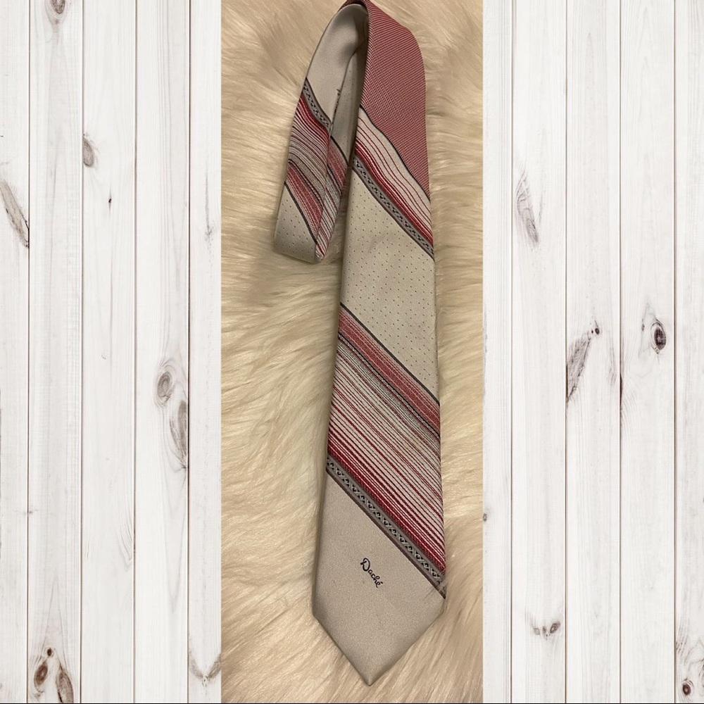 LILLY DACHE TIE